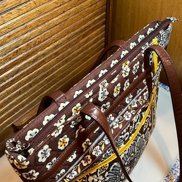 Vera Bradley quilted fabric tote, shoulder bag, patent leather trim. Like new. - Picture 13 of 17